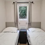 Tiny House Forestia Met Hottub منتزه العطل