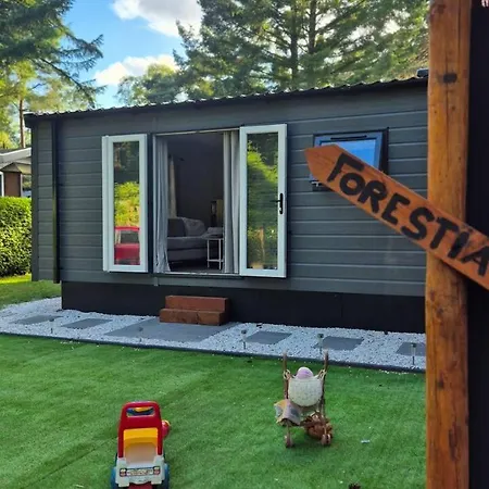 Tiny House Forestia Met Hottub منتزه العطل *