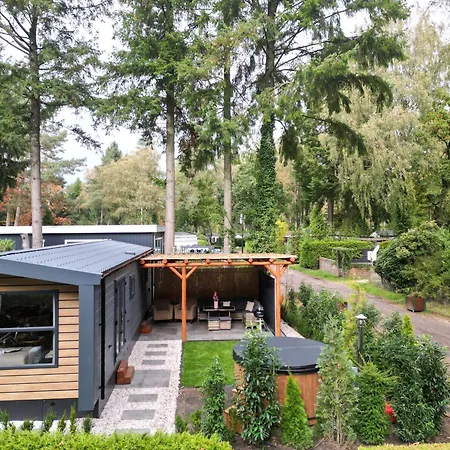 منتزه العطل Tiny House Forestia Met Hottub هونديرلو