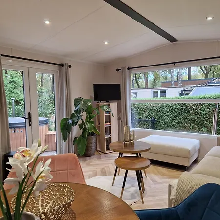 Tiny House Forestia Met Hottub منتزه العطل *