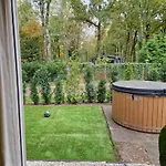 База отдыха Tiny House Forestia Met Hottub