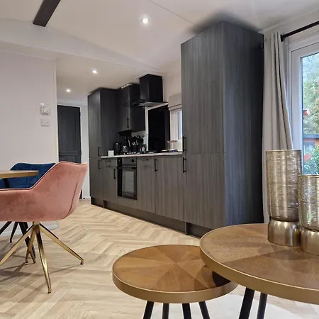 Kompleks wypoczynkowy Tiny House Forestia Met Hottub Hoenderloo