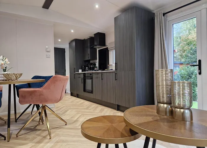 Kompleks wypoczynkowy Tiny House Forestia Met Hottub Hoenderloo